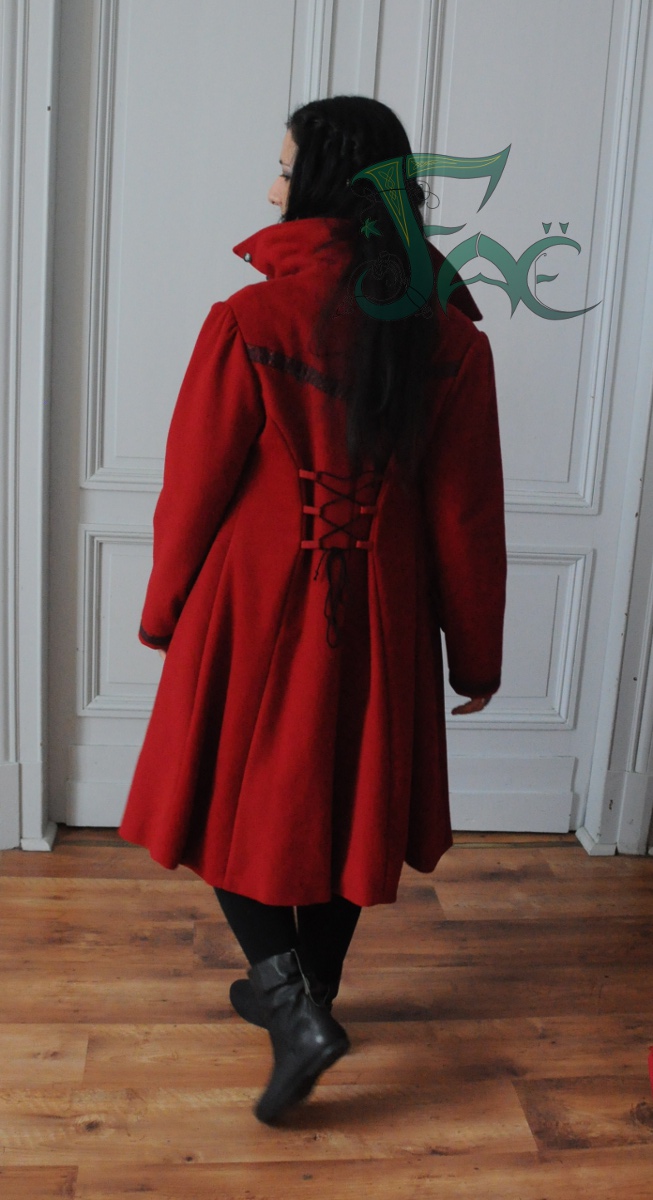 Manteau de laine rouge