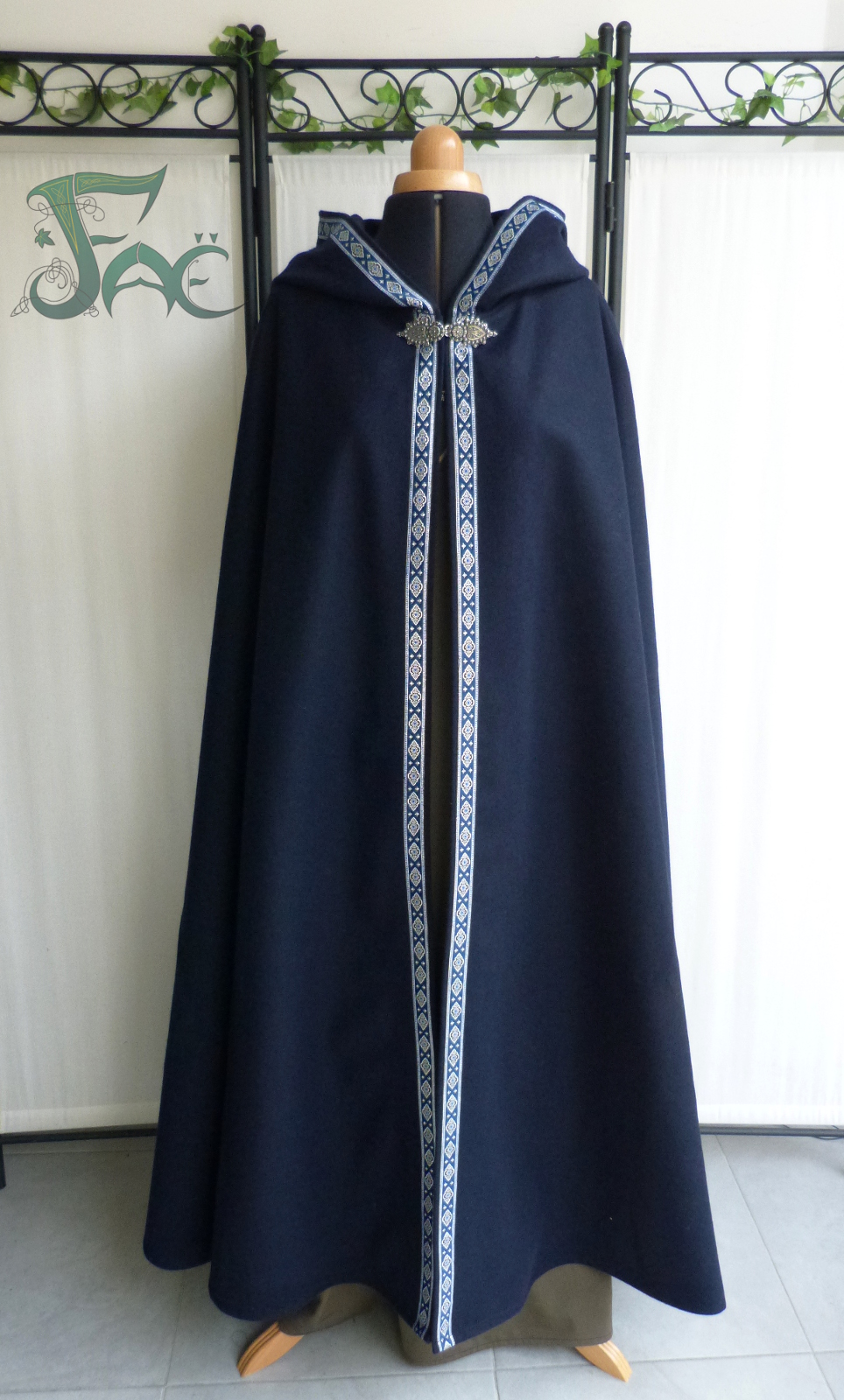 Cape en drap de laine bleu